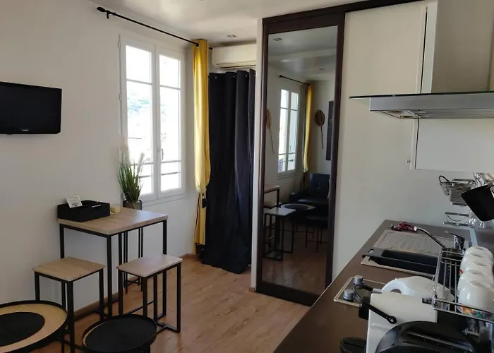 Lumineux, Centre Ville, Palais Festivals Daire *